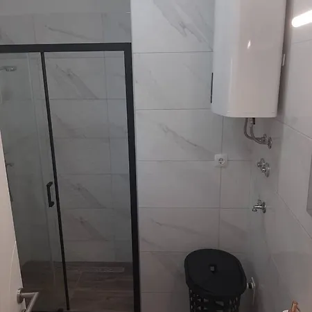 Lucija 2 *
