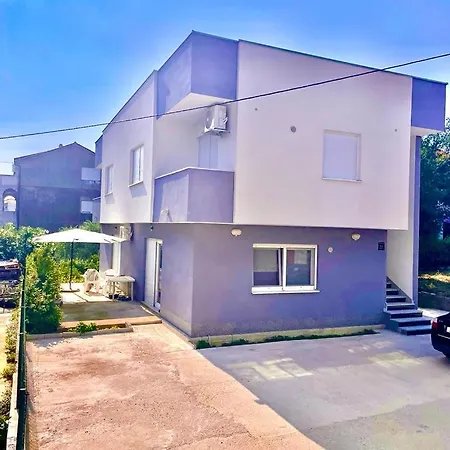 Apartman Lucija 2 *