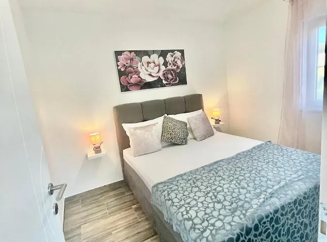Apartment Lucija 2 Kastela